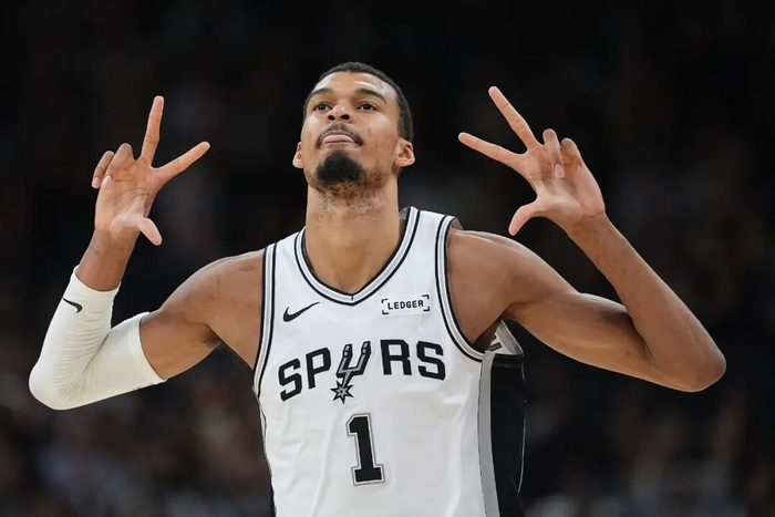 kaiyun体育官方-文班刷新姚明尘封纪录 续写NBA中锋传承|文班亚马|圣安东尼奥马刺队|NBA常规赛|夏洛特黄蜂队|篮板_新浪体育_新浪新闻